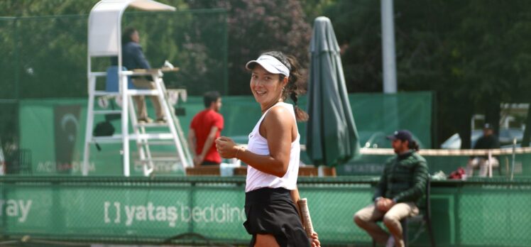 Türk tenisçiler Berfu ve İlay, İstanbul'daki turnuvada yarı finale yükseldi