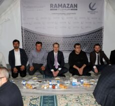 Yeniden Refah Partisi Genel Başkanı Erbakan, Kahramanmaraş'ta çadır kentte iftar yaptı