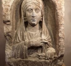 Zeugma Antik Kenti'nden kaçırılan 1800 yıllık mezar steli, Türkiye'ye iade edildi