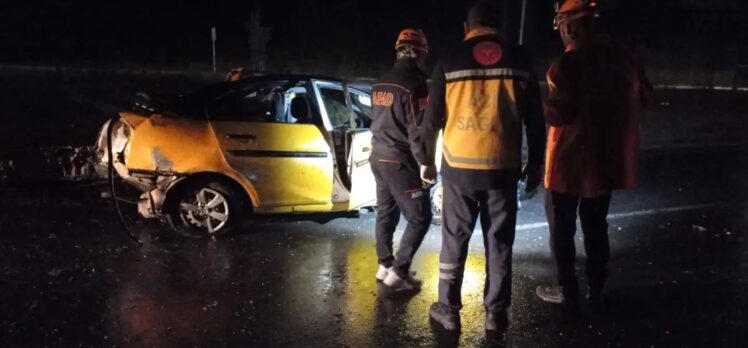 Zonguldak'ta takla atan taksideki 1 kişi öldü, 2 kişi yaralandı