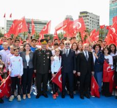 İzmir ve çevre illerde 19 Mayıs Atatürk'ü Anma, Gençlik ve Spor Bayramı kutlanıyor
