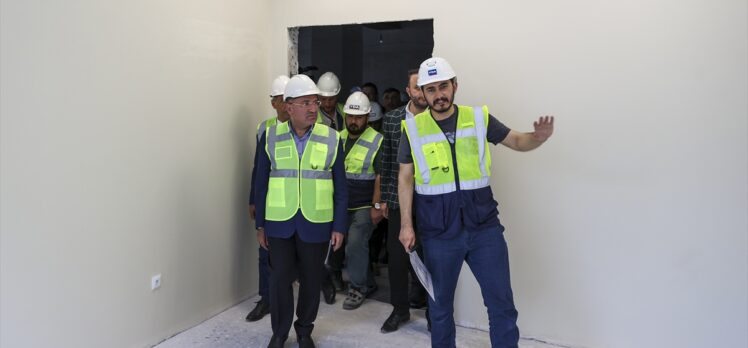 Adalet Bakanı Bekir Bozdağ, Şanlıurfa Şehir Hastanesi inşaatında incelemede bulundu: