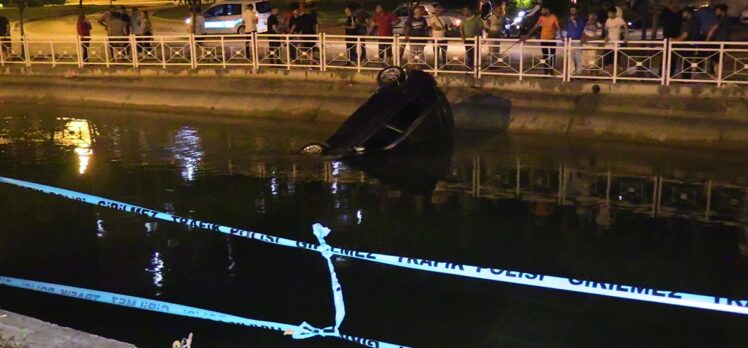 Adana'da sulama kanalına düşen otomobildeki 1 kişi öldü, 1 kişi yaralandı
