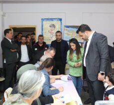 AK Parti Gençlik Kolları Genel Başkanı İnan, İzmir'de oy kullandı