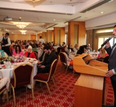 AK Parti'li Dağ, İzmir'de partisinin kadın buluşmasında konuştu: