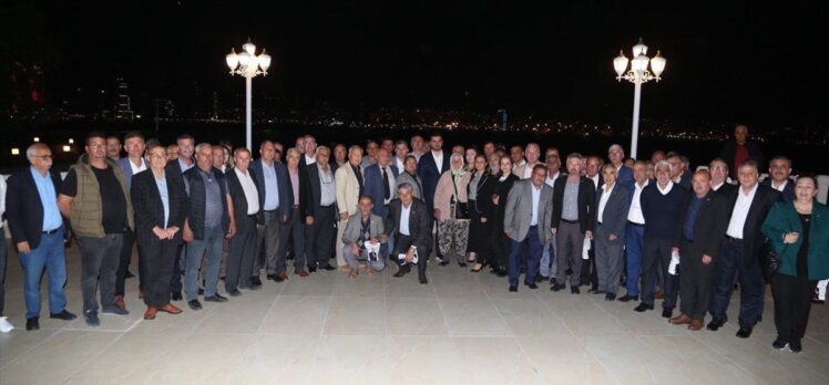 AK Parti'li İnan İzmir'de muhtarlarla bir araya geldi