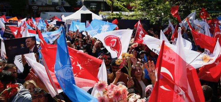 Bakan Dönmez, Eskişehir'de “Birlik ve Beraberlik Yürüyüşü”ne katıldı: