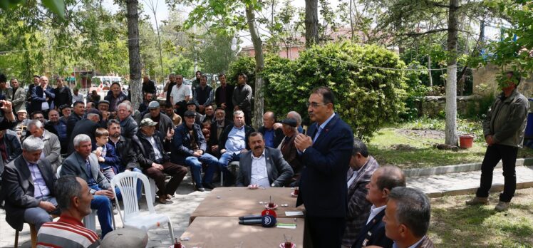 Bakan Dönmez, Eskişehir'in Alpu ilçesinde vatandaşlara hitap etti: