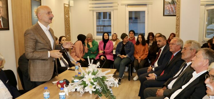 Bakan Karaismailoğlu, AK Parti Tonya İlçe Başkanlığı'nda partililerle bir araya geldi: