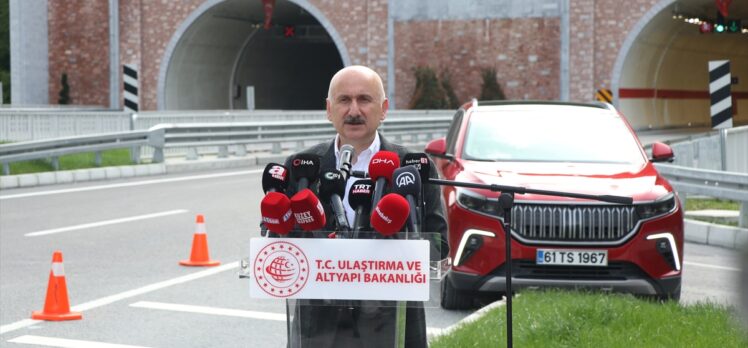 Bakan Karaismailoğlu, Zigana Tüneli'nde basınla bir araya geldi: