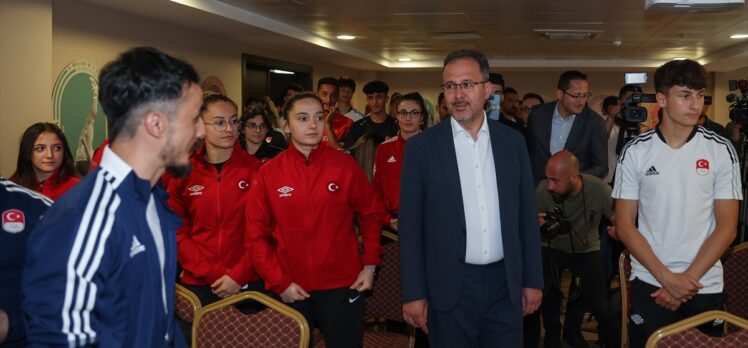 Bakan Kasapoğlu İzmir'de “Şampiyonlar Buluşması”nda konuştu: