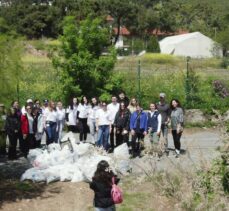 Çevre gönüllüleri Heybeliada'da bahar temizliği yaptı