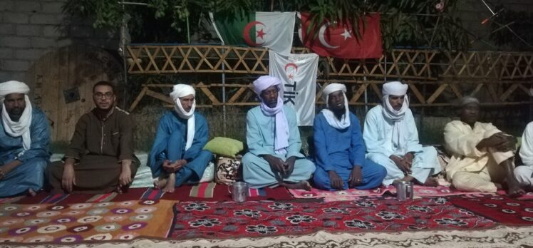 Cezayir’deki Tuareg hafızlar Türkiye’deki depremlerde hayatını kaybedenler için Kur’an okudu