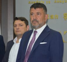 CHP Genel Başkan Yardımcısı Veli Ağbaba, mazbatasını aldı