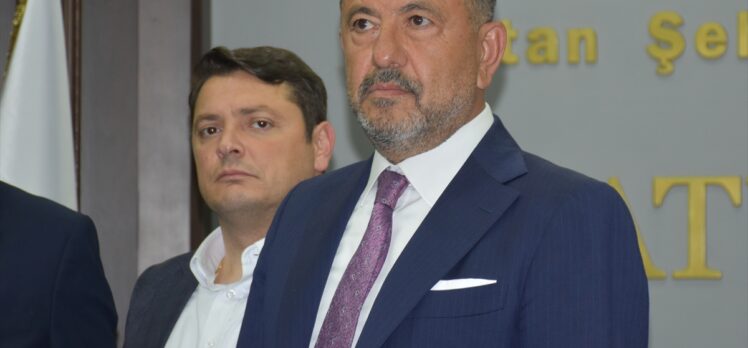 CHP Genel Başkan Yardımcısı Veli Ağbaba, mazbatasını aldı
