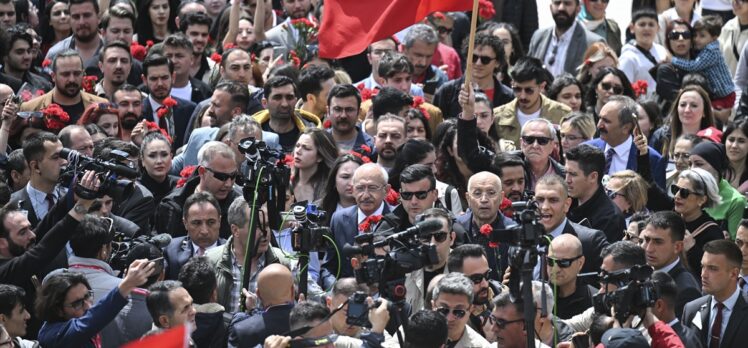 Cumhurbaşkanı adayı ve CHP Genel Başkanı Kılıçdaroğlu, Anıtkabir'i ziyaret etti