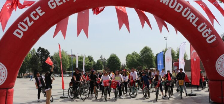 Düzce'de 19 Mayıs kapsamında yürüyüş ve bisiklet turu düzenlendi