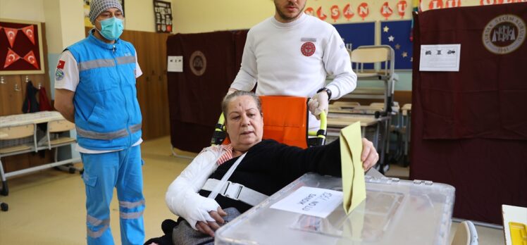 Edirne'de hastanede tedavileri sürenler  Evde Sağlık Hizmetleri ekipleri yardımıyla oylarını kullandı