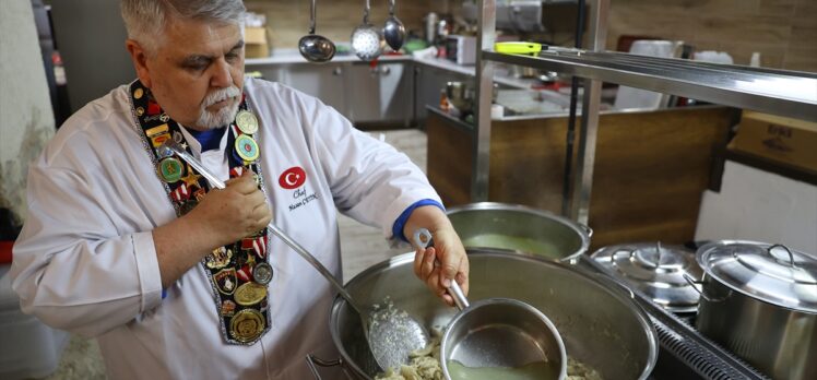 Edirne'de Osmanlı Saray lezzetlerinden tavuk masusa, zirva ve karpuz şerbetinin sunumu yapıldı
