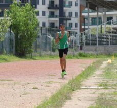 Elazığlı milli atlet, hem olimpiyat barajı için çalışıyor hem sporcu yetiştiriyor