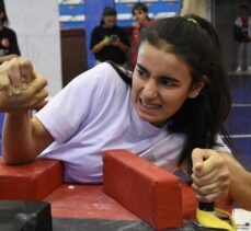 Erzurum'da düzenlenen Okul Sporları Bilek Güreşi Gençler Türkiye Şampiyonası tamamlandı