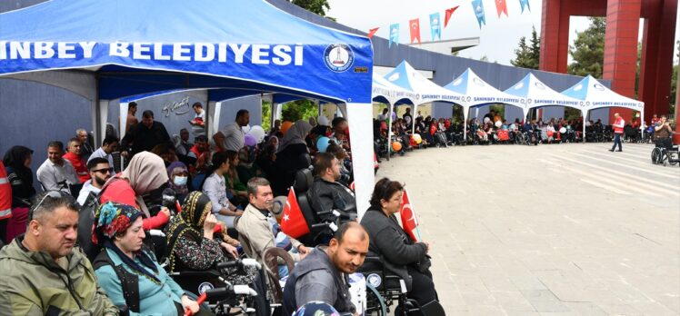 Eski Adalet Bakanı Gül, tekerlekli sandalye dağıtım töreninde konuştu: