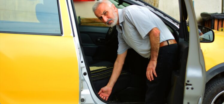 Eskişehirli taksici aracında unutulan 2 bin avro ve 1500 liranın sahibini arıyor
