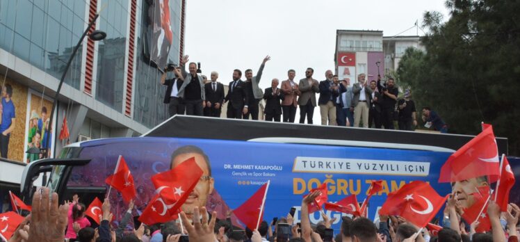 Gençlik ve Spor Bakanı Kasapoğlu, Manisa'nın ilçelerinde vatandaşlara seslendi:
