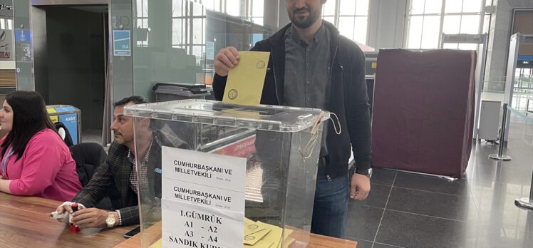 İstanbul Havalimanı'nda oy verme işlemi sürüyor