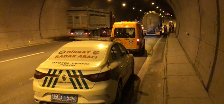 İzmir Aydın Otoyolu'ndaki Selatin Tüneli'nde yangın çıkan tanker hasar gördü