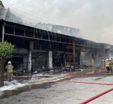 İzmir'de sanayi sitesinde çıkan yangın kontrol altına alındı