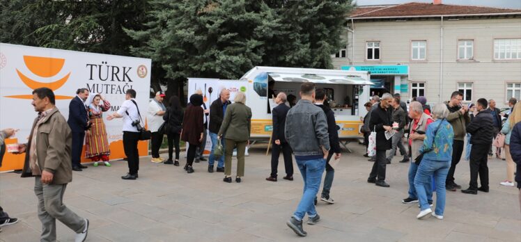 Kastamonu'da Türk Mutfağı Haftası etkinliğinde kara çorba ikram edildi