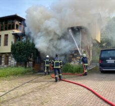 Kocaeli'de garajdaki otomobilden villaya sıçrayan yangın söndürüldü