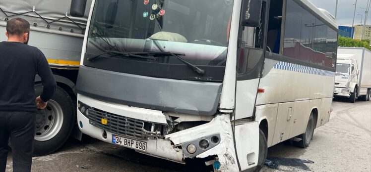 Kocaeli'de işçi servislerinin çarpıştığı kazada 6 kişi yaralandı