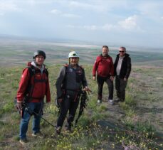 Konya'nın Karacadağ bölgesi doğal güzellikleriyle yamaç paraşütçülerin gözdesi olmaya aday