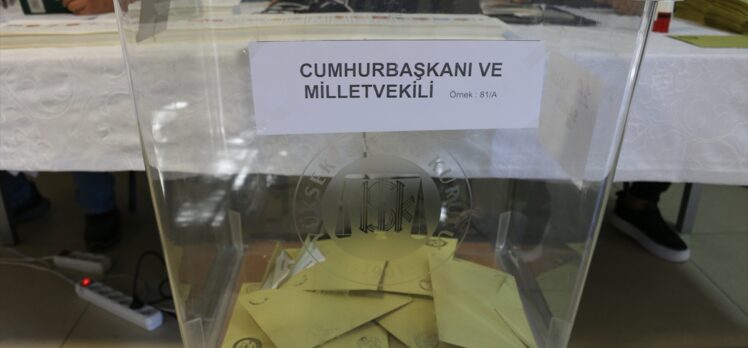 Kosova'da Türkiye'deki 14 Mayıs seçimleri için oy kullanma işlemi başladı