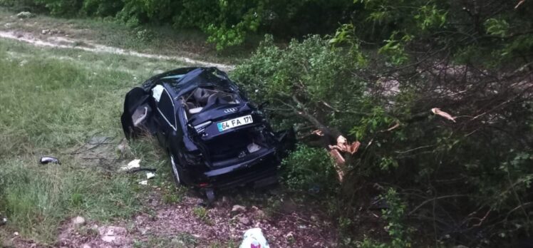 Kütahya'da devrilen otomobilin sürücüsü öldü, 5 kişi yaralandı