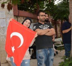 Lübnan'da Türkmenler Cumhurbaşkanı Erdoğan'ın seçim zaferi dolayısıyla tatlı dağıttı