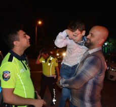 Manisa'da polis hayranı serebral palsili çocuğa polislerden sürpriz doğum günü kutlaması