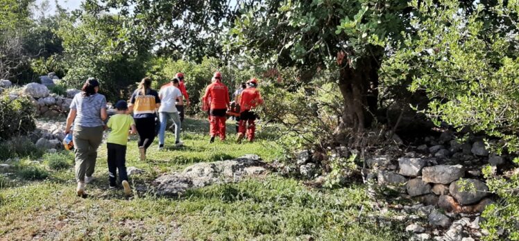 Mersin'de kayalıklardan düşen Rus uyruklu kişi kurtarıldı
