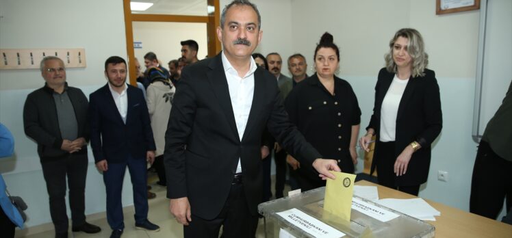 Milli Eğitim Bakanı Özer, Ordu'da oy kullandı: