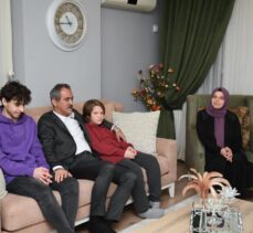 Milli Eğitim Bakanı Özer, şehit ailesini ziyaret etti