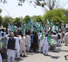 Pakistan'da, “İmran Han yanlısı tutumu” nedeniyle Anayasa Mahkemesi protesto ediliyor
