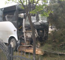 Samsun'da refüje çarpan personel servisindeki 9 kişi yaralandı