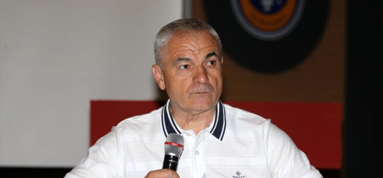 Sivasspor Teknik Direktörü Rıza Çalımbay öğrencilerle söyleşide buluştu: