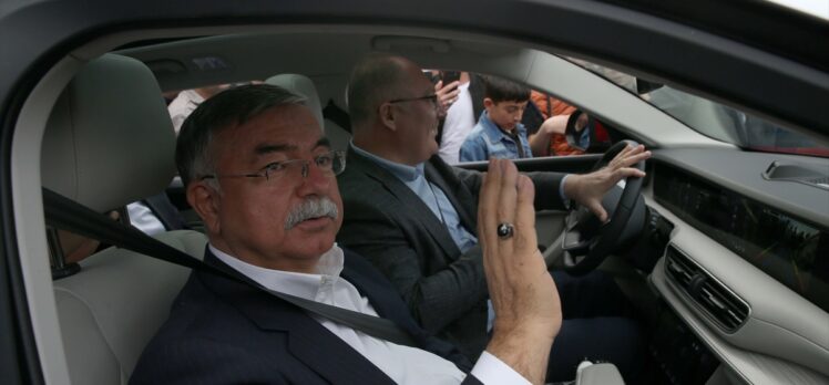 Türkiye'nin yerli otomobili Togg, Sivas'ta tanıtıldı