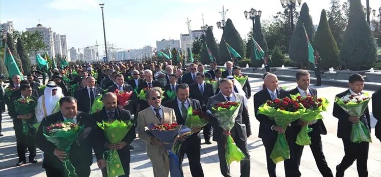 Türkmenistan'da Anayasa ve Bayrak Bayramı kutlandı