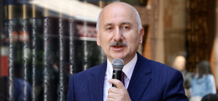 Ulaştırma ve Altyapı Bakanı Karaismailoğlu, Trabzon'da esnafla bir araya geldi: