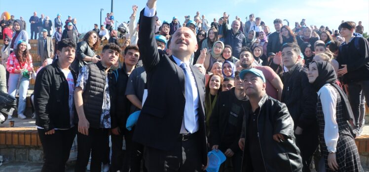 Ulaştırma ve Altyapı Bakanı Karaismailoğlu, Trabzon'da gençlerle buluştu: