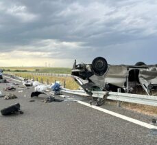 Aksaray'da hafif ticari aracın bariyerlere çarptığı kazada 2 kişi öldü